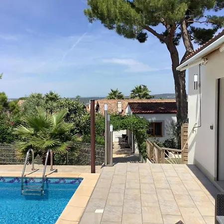 Rev'de Thau Bed and Breakfast 4*