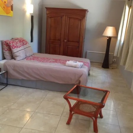 Rev'de Thau Bed and Breakfast