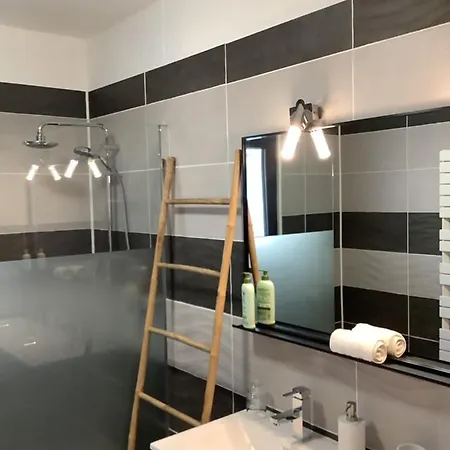 Rev'de Thau Bed & Breakfast